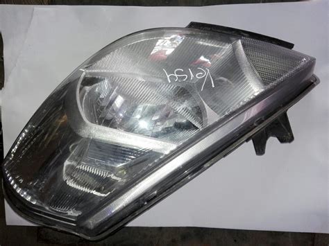 Faro Nissan Tiida Ambos Lados Precio Por El Par - $ 2,000.00 en Mercado ...