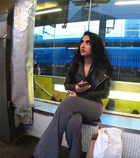 NON OC Hot Arab Babe In Grey Flares VID Spandex Leggings Yoga Pants Forum