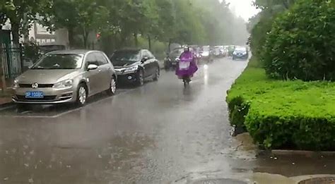 81秒 快回家躲雨！山东多地急雨如注，雷雨大风还在后面 山东要闻 山东新闻 新闻 齐鲁网