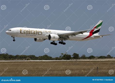 Emirates 777-300 landing editorial stock photo. Image of landing - 97307903