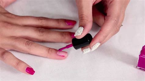 Como pintarte las uñas en 3 pasos How to Paint Your Nails in 3 Steps