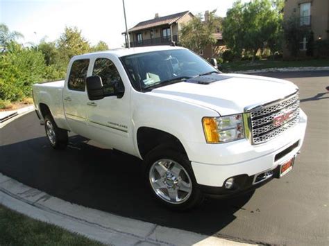 Sell Used 2013 Gmc Sierra Denali 2500hd 4x4 Duramax Nav Crew Cab Fully