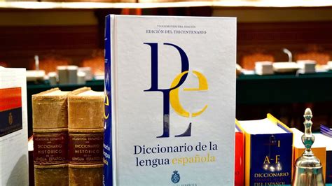 La RAE eliminó la ch y la ll del abecedario y la rr no existe más