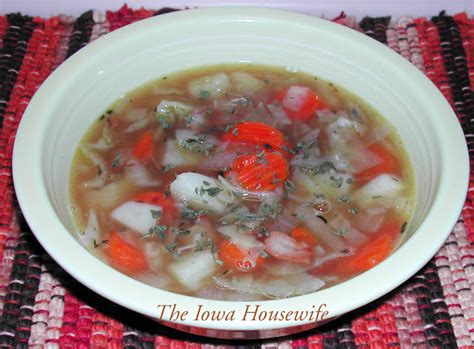 The Iowa Housewife: Bacon Cabbage Soup