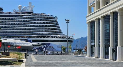 Primo Maggio A Salerno Ecco I Tremila Crocieristi Della Mein Schiff