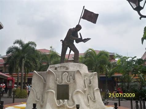 In Photos Remembering The Supremo Through Monuments