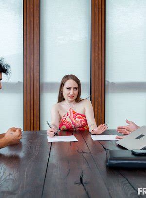 Lizzie Love FreeUse Milf BabeSource