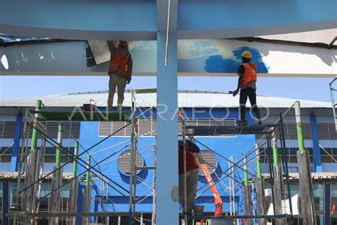 Proyek Renovasi Gor Ken Arok Malang Antara Foto