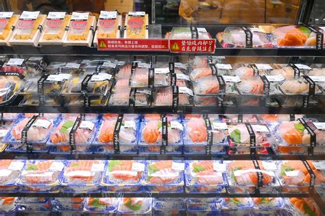 阿布潘水產 Seafood Market 最新消息 阿布潘水產台中海鮮超市週年慶浮誇33貫花壽司大拼盤 炒螃蟹超搶手 週年慶買