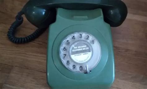 Vintage Retro Rotary Dial Corded Landline Bt Telephone In Green