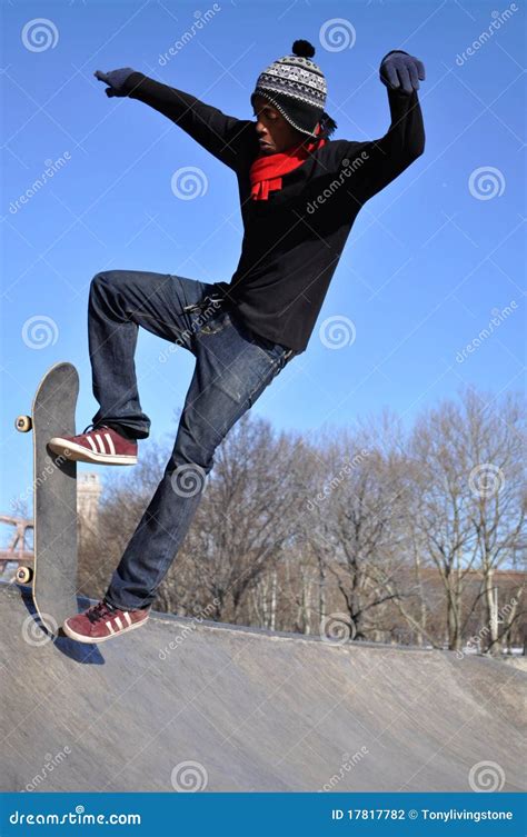 Jumping skater editorial photography. Image of board - 17817782