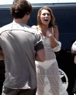 Miley Cyrus Exposing Her Tits And Try To Cover Pussy In Private Stolen Nude Pict Porn Pictures