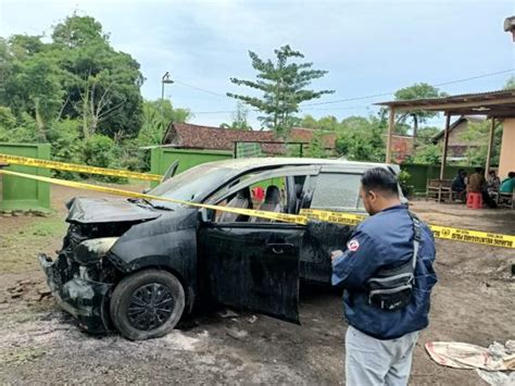 Mobil Ketua LSM Siliwangi Di Probolinggo Dibakar Orang Tak Dikenal