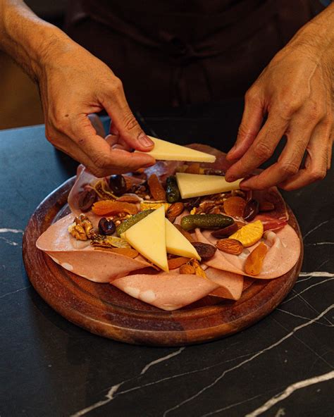 Ciao - เปิดต่อมรับรสก่อนอาหารจานหลักแสนอร่อยด้วย Italian Cheese Plate