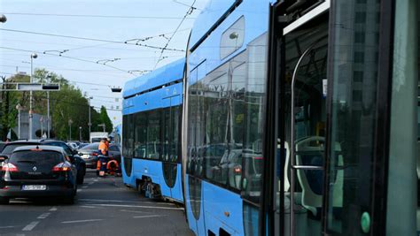 Foto Kaos U Prometu U Zagrebu Tramvaj Iskliznuo Iz Tra Nica