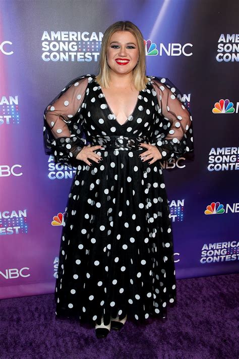 Kelly Clarkson Claps Back After Being Slammed For Wearing Shameful