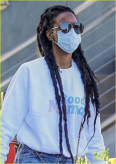 Kelly Rowland Flashes Her Fit Midriff During A Trip To Grocery Store