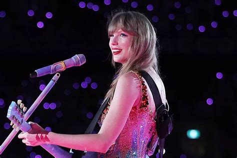 Taylor Swift Delights Edinburgh With Nostalgic Mashup At Eras Tour