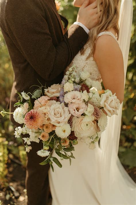 Faux vs Real Flowers: A Guide for Wedding Floral Decor