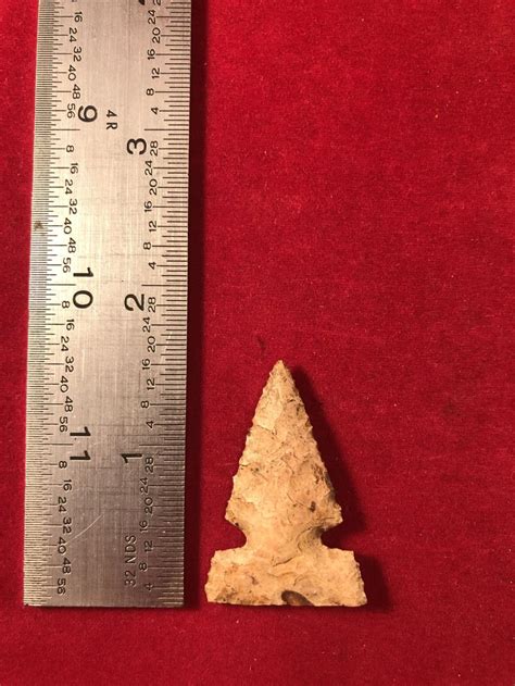 Lot - CAHOKIA INDIAN POTTERY ARTIFACT ARROWHEAD