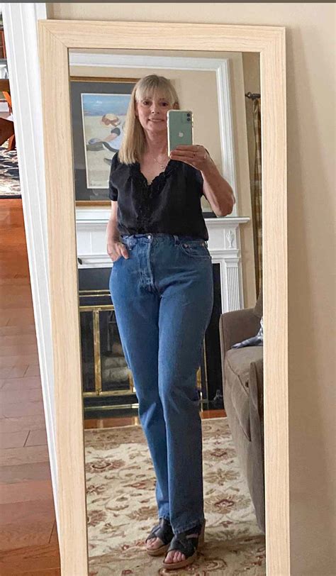 Stylish Slimming Jean Outfits For Every Woman Over 60 Embrace