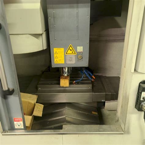 Akira Seiki Jrc Machining Centers Vertical Machine Hub