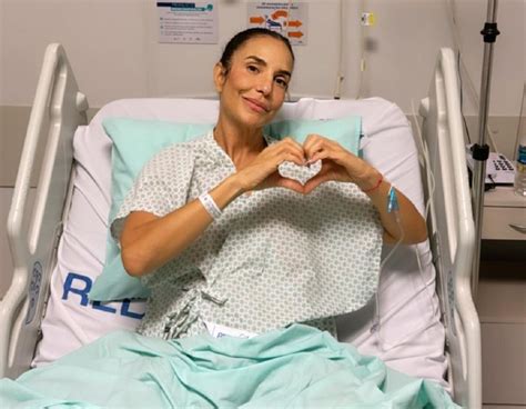 Ivete Sangalo recebe alta após internação por pneumonia e agradece fãs