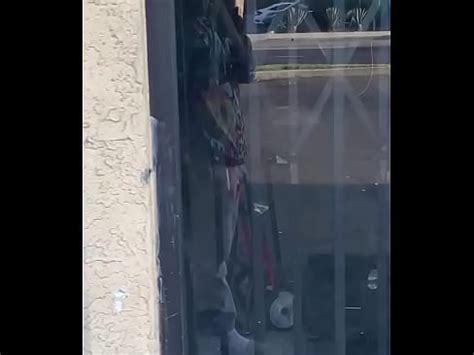 Caminando en público enorme bulto bbc XVIDEOS