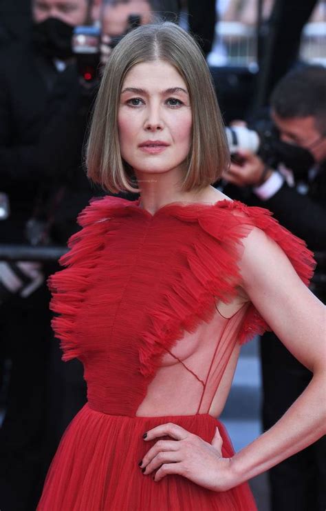 Rosamund Pike Tits Photos Fappenism