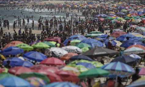 Praias Ficam Lotadas Em Domingo De 40 Graus No Rio E Cariocas Ignoram