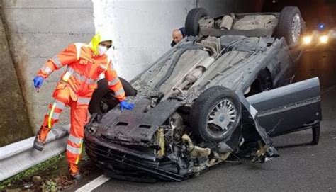 Incidente Nella Galleria Doppia Della Crocetta 4 Feriti Tra Cui Due