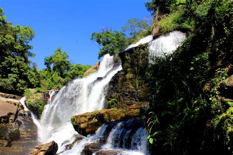 Scenic View of Waterfalls · Free Stock Photo