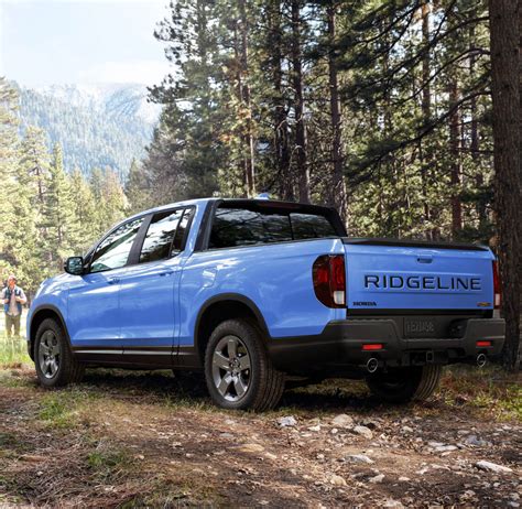 Vs Honda Ridgeline Comparison Trims Dimensions Specs