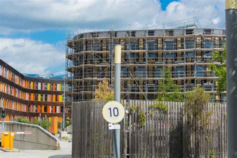 Agencia De Ambiente Federal De La Fachada Colorida En Dessau Foto De