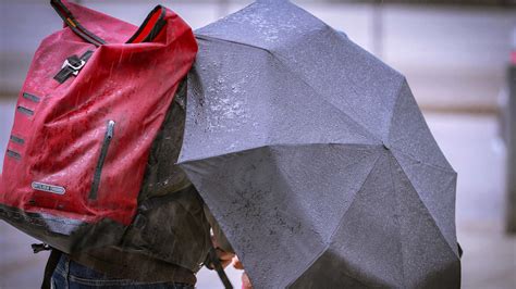 Sturm In Nrw Wetter Experten Warnen Vor Unwetter Tornados Und Hochwasser