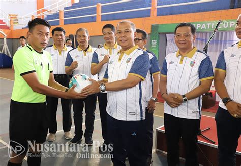 Pj Bupati Jombang Sugiat Membuka Turnamen Futsal Piala Bupati Cup 2023