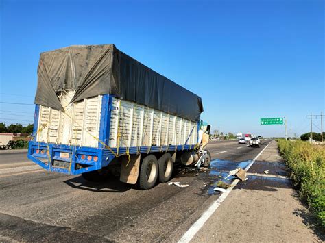 Daños materiales en un camión agrícola dejó un choque sobre la México