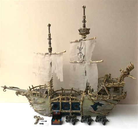 Mega Bloks 3660 Pyrates Dread Eyes Phantom Ghost Ship Pirates