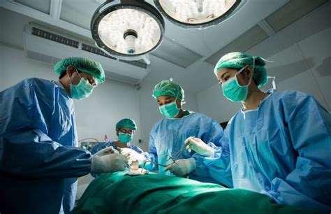 What Is An Orthopedic Surgeon Job Description Qualifications Salary