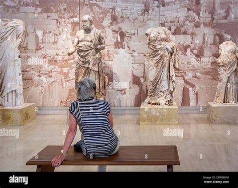 Greece Delphi Museum Statue Fotos Und Bildmaterial In Hoher Aufl Sung