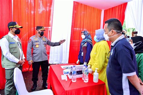 Kapolri Minta Wilayah Kejar Target Vaksinasi 70 Persen