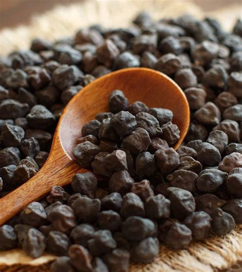 Amazing Benefits And Uses Of Black Chickpeas Kala Chana For Skin