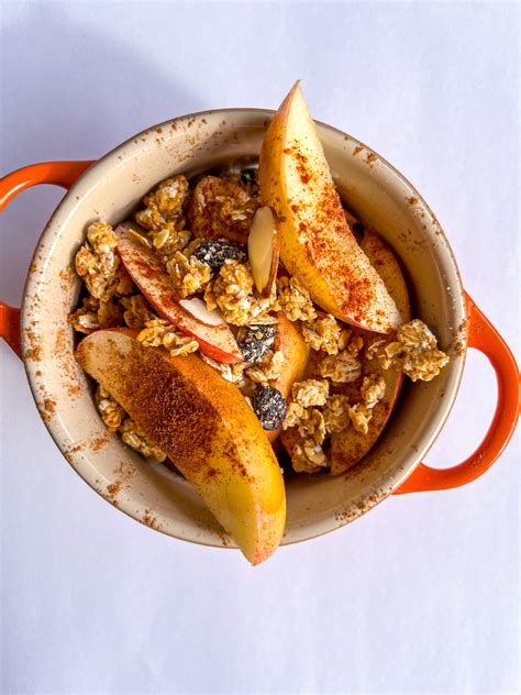 Cinnamon Baked Apples Recipe (In Microwave!) - Tastefully Grace