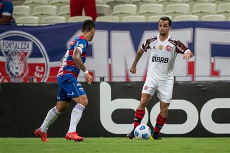 Flamengo supera desfalques e bate o Fortaleza após gols em sequência