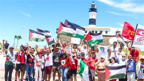 Grupo Realiza Protesto Em Apoio Ao Povo Palestino Em Salvador