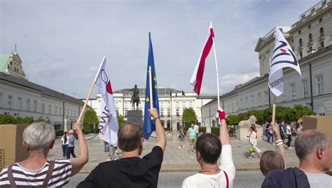 Pikieta Przed Pa Acem Prezydenckim Wydarzenia W Interia Pl