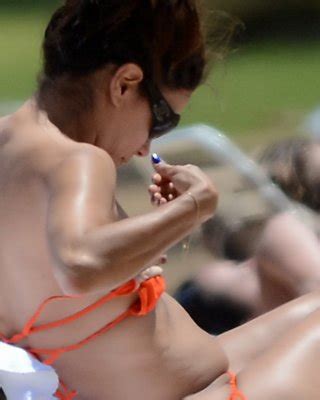 Eva Longoria Showing Off Her Curvy Body In Orange Bikini At The Beach In Puerto Porn Pictures
