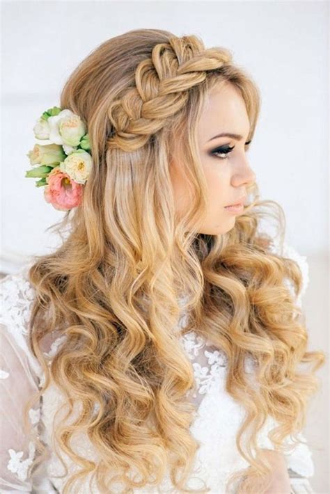 Les 15 plus belles coiffures de mariée sur cheveux lâchés Trenzas