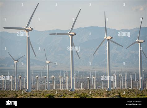 The windmills of Palm Springs in California Stock Photo - Alamy