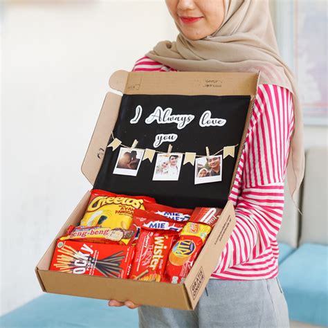 Kado Anniv Snack Box Hampers Custom Foto Polaroid Kado Wisudaku